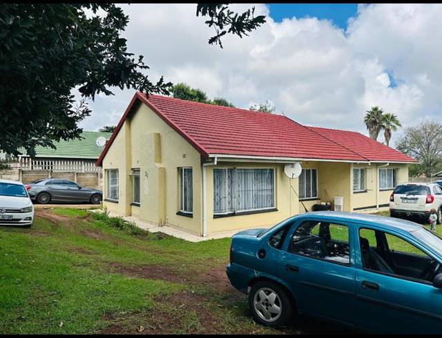 3 BEDROOM HOUSE FOR SALE IN RHODESFIELD